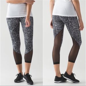 Lululemon Pace Rival Crop (Marathon) Splatter White Black mesh side pockets